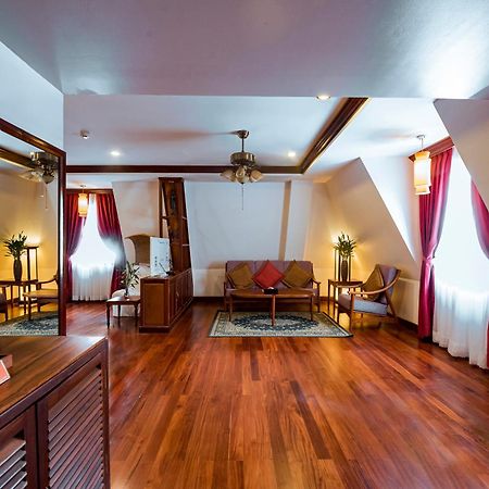 The Suite By Royal Crown Hotel Сием Реап Екстериор снимка