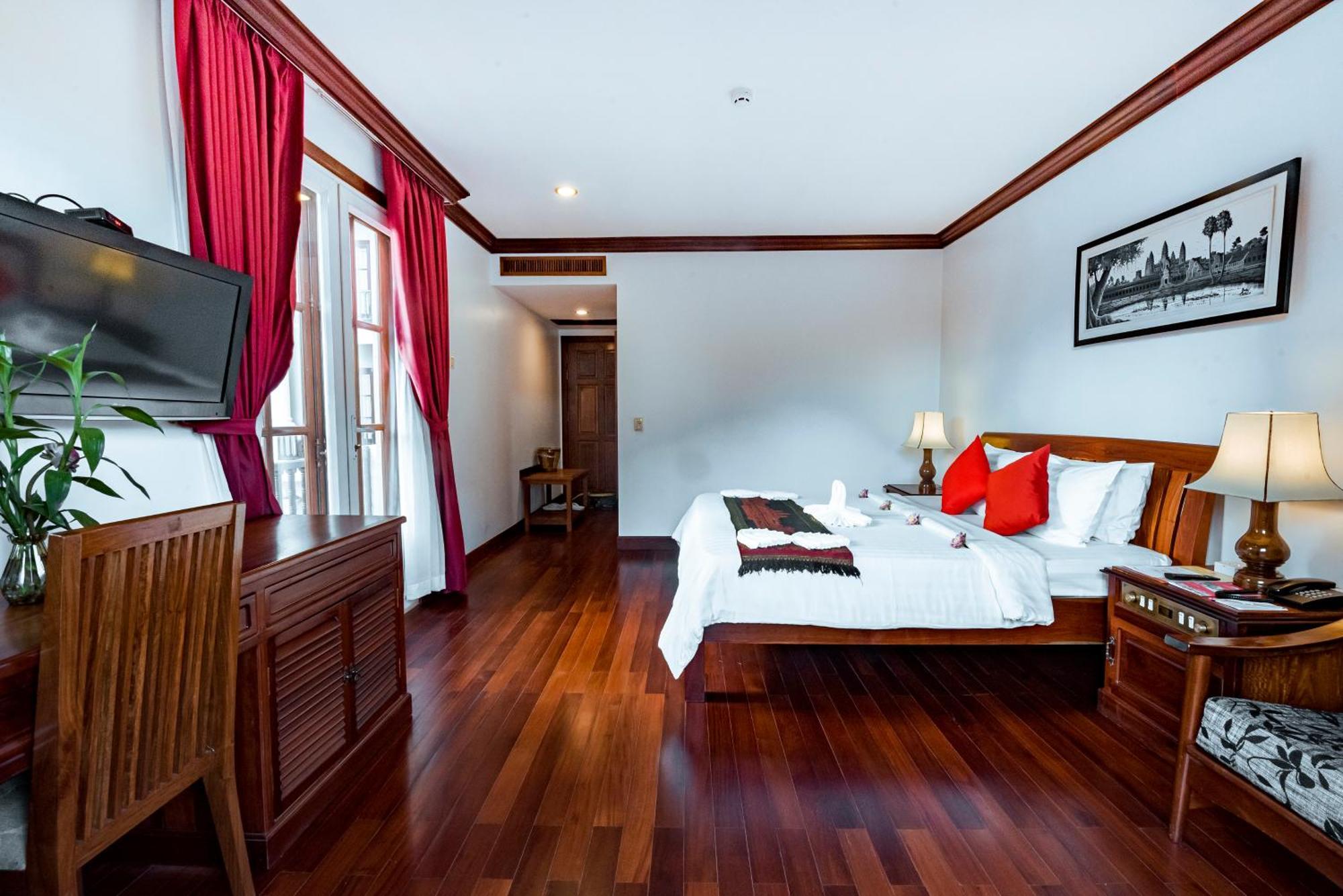 The Suite By Royal Crown Hotel Сием Реап Екстериор снимка