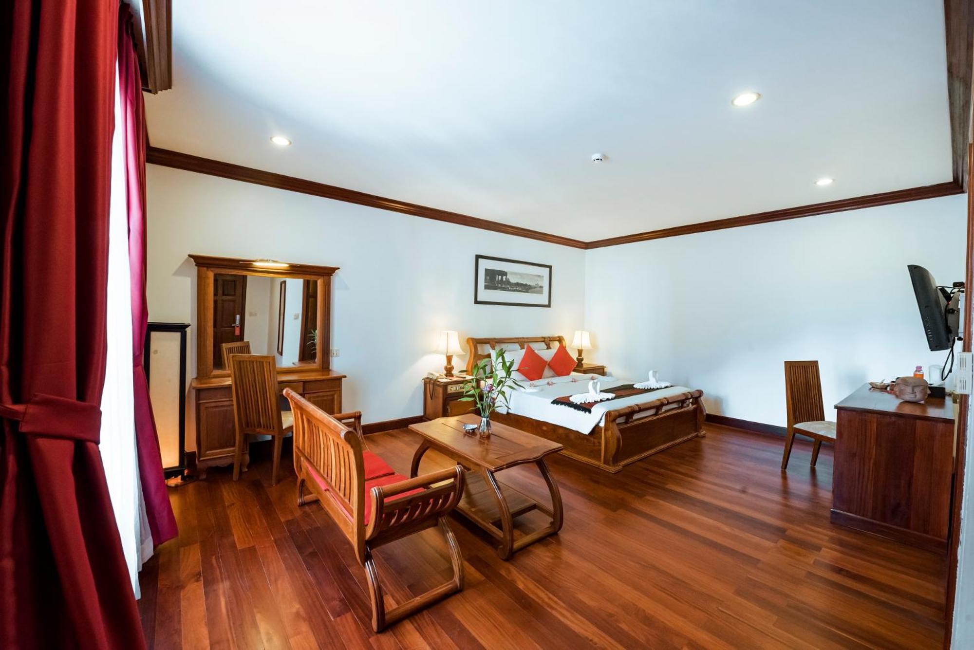 The Suite By Royal Crown Hotel Сием Реап Екстериор снимка