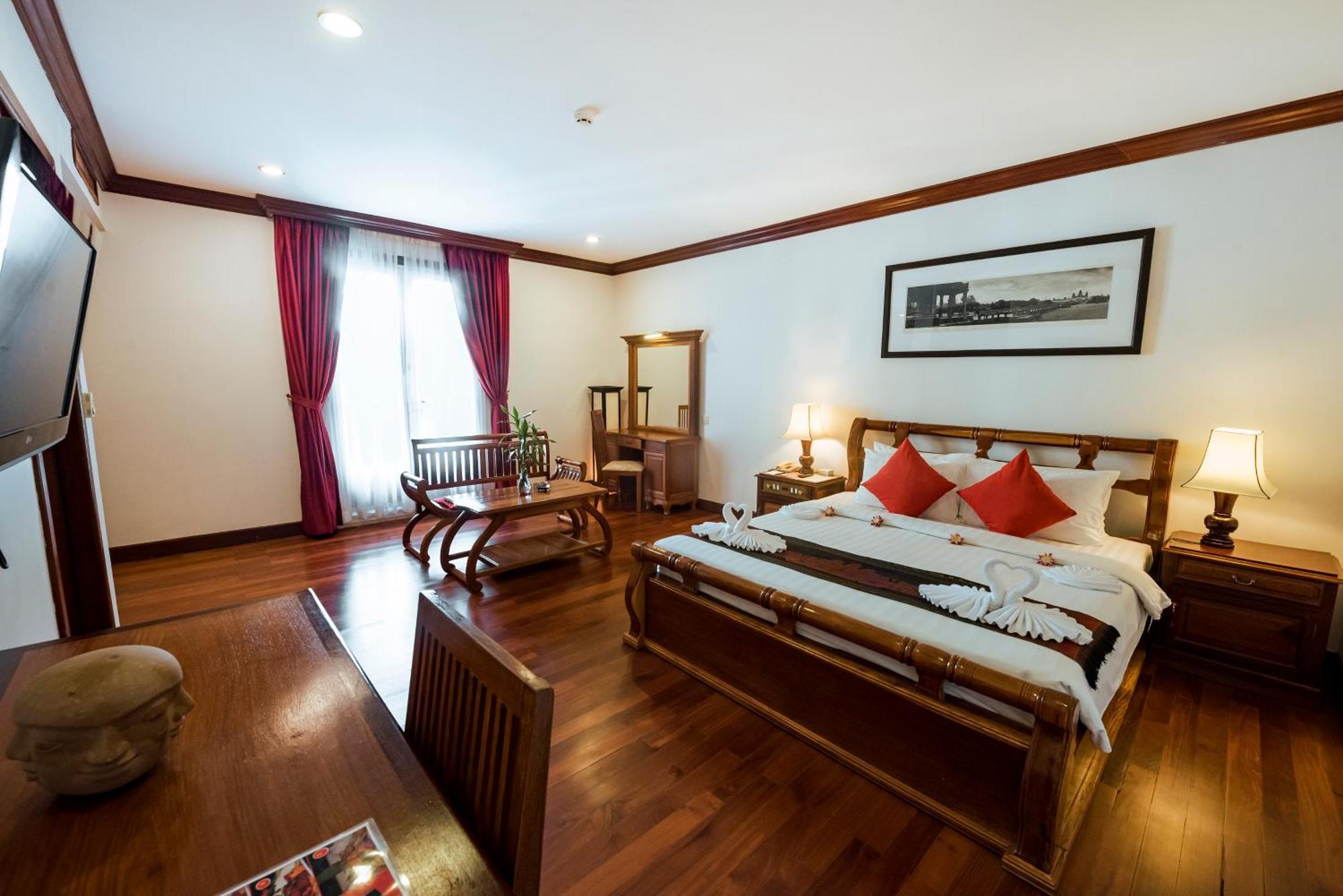 The Suite By Royal Crown Hotel Сием Реап Екстериор снимка