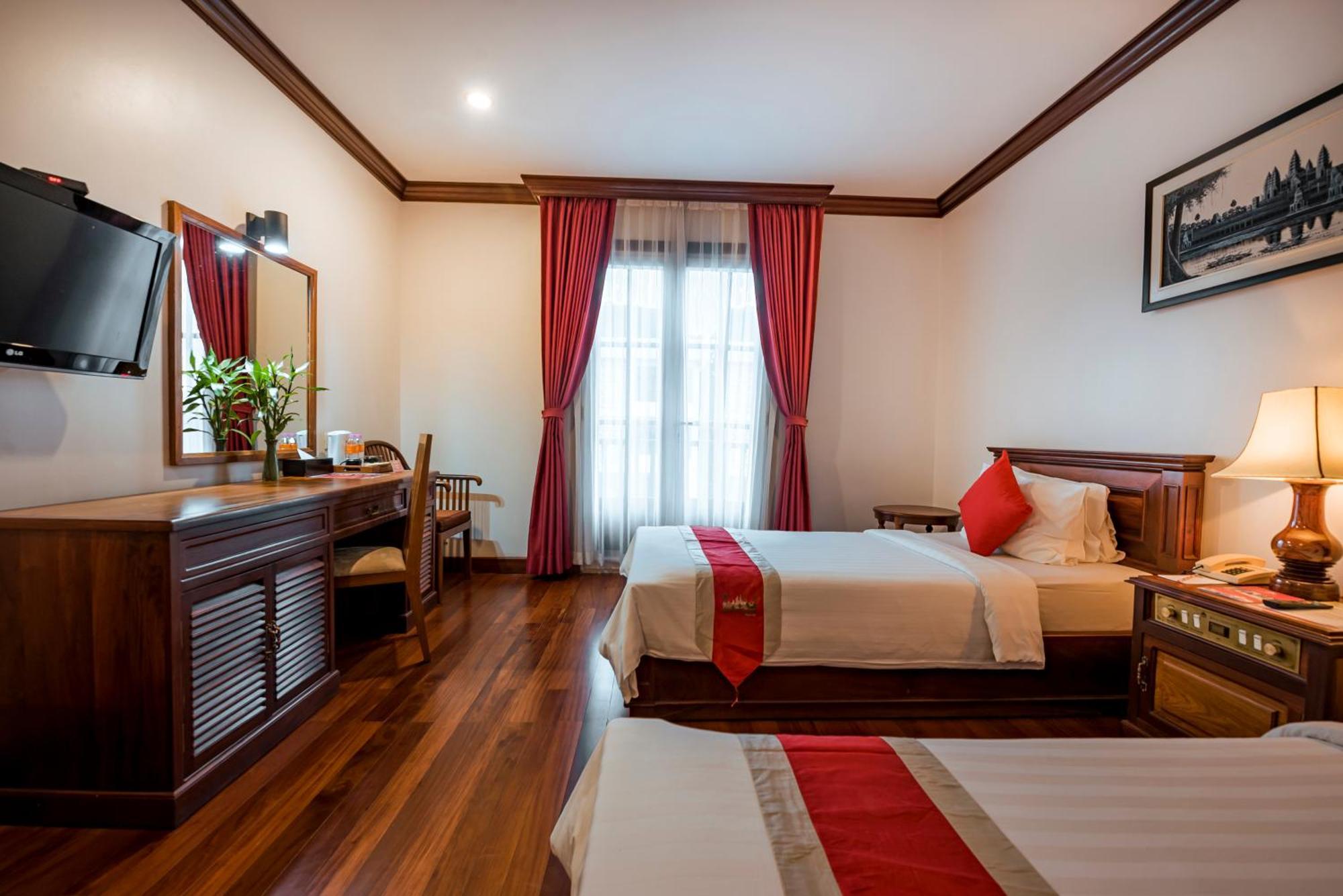 The Suite By Royal Crown Hotel Сием Реап Екстериор снимка