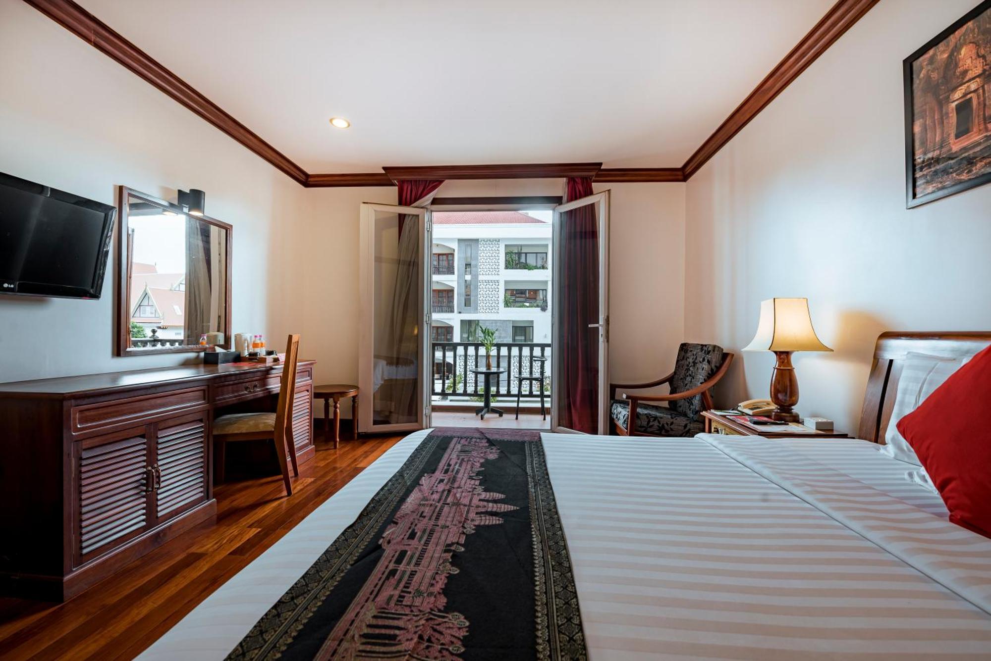 The Suite By Royal Crown Hotel Сием Реап Екстериор снимка