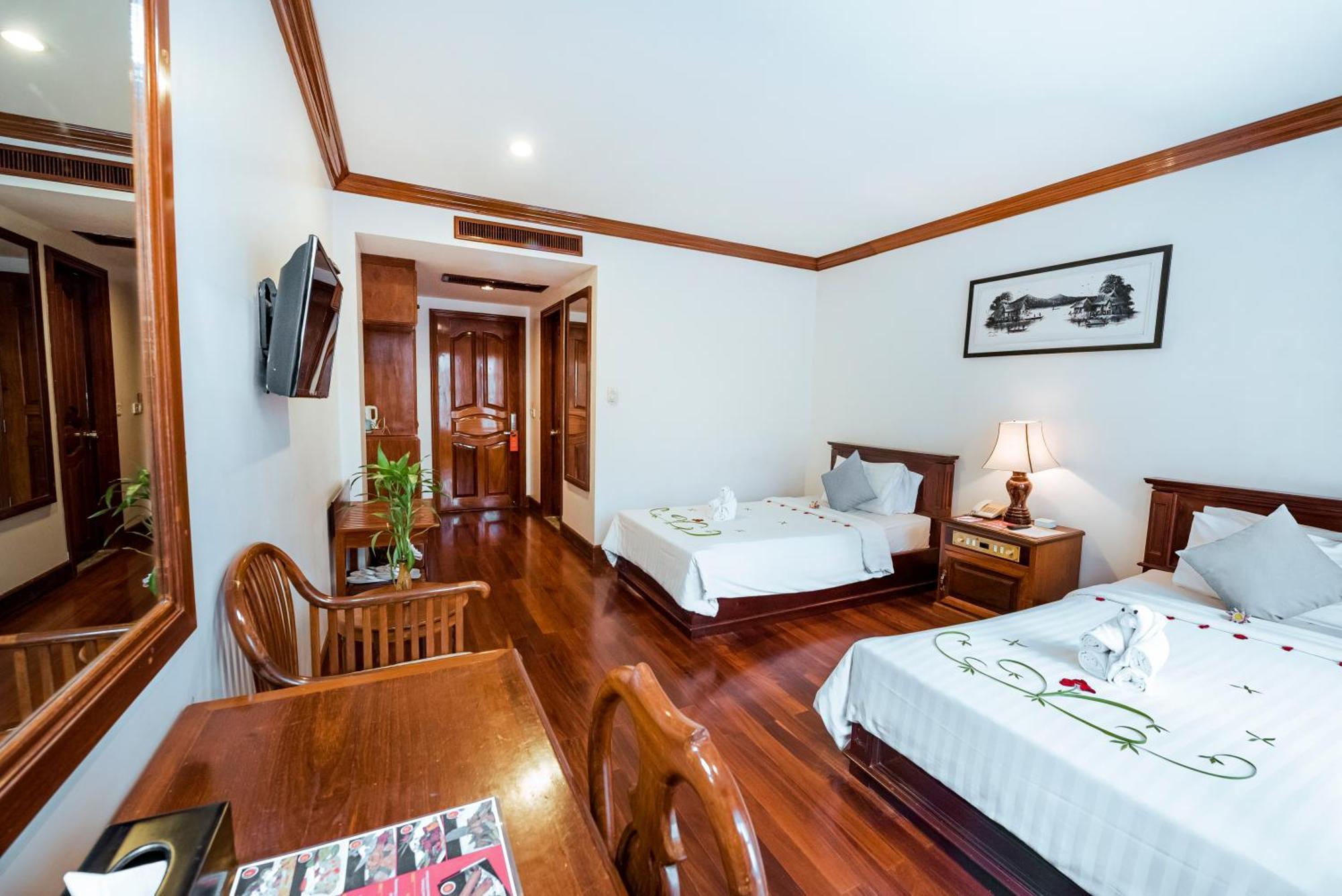 The Suite By Royal Crown Hotel Сием Реап Екстериор снимка