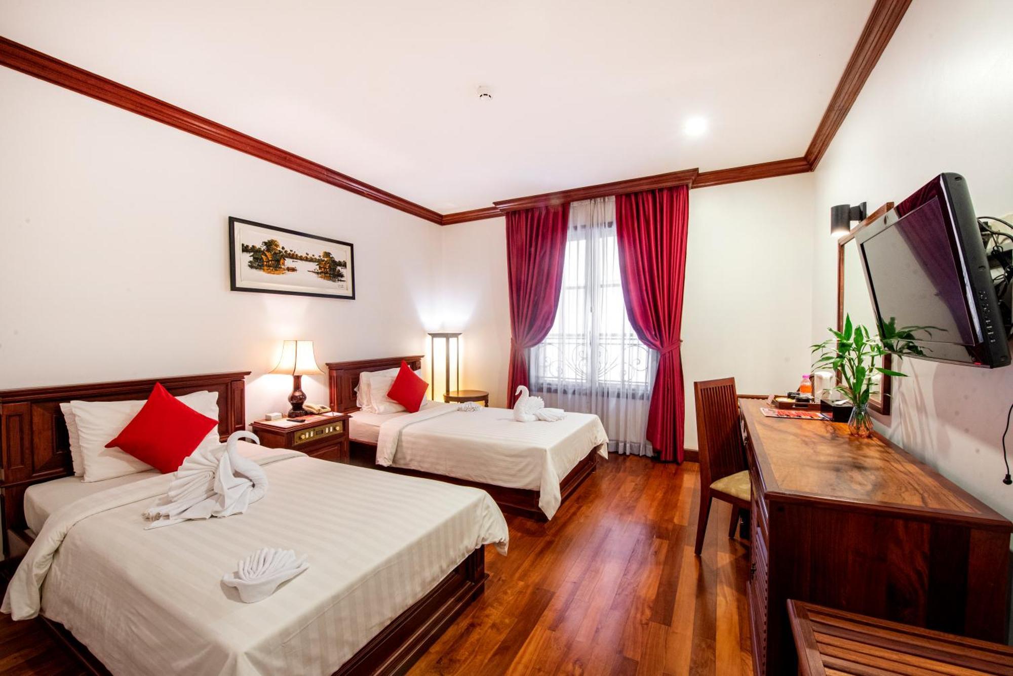 The Suite By Royal Crown Hotel Сием Реап Екстериор снимка