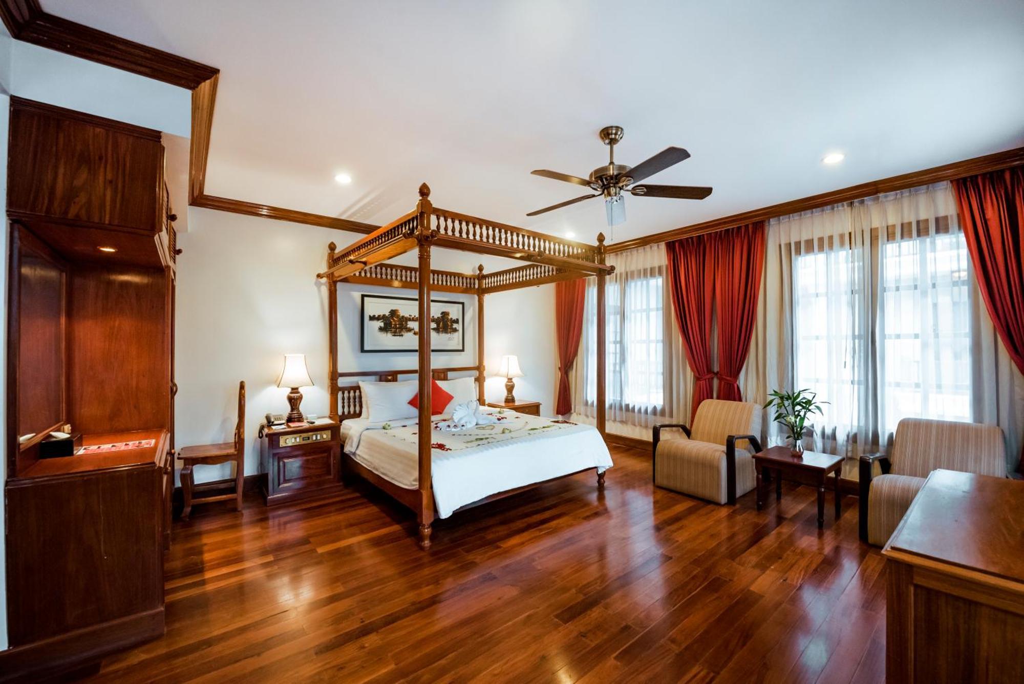 The Suite By Royal Crown Hotel Сием Реап Екстериор снимка
