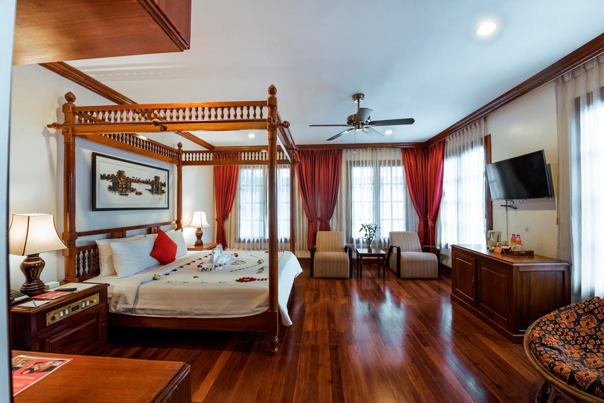 The Suite By Royal Crown Hotel Сием Реап Екстериор снимка