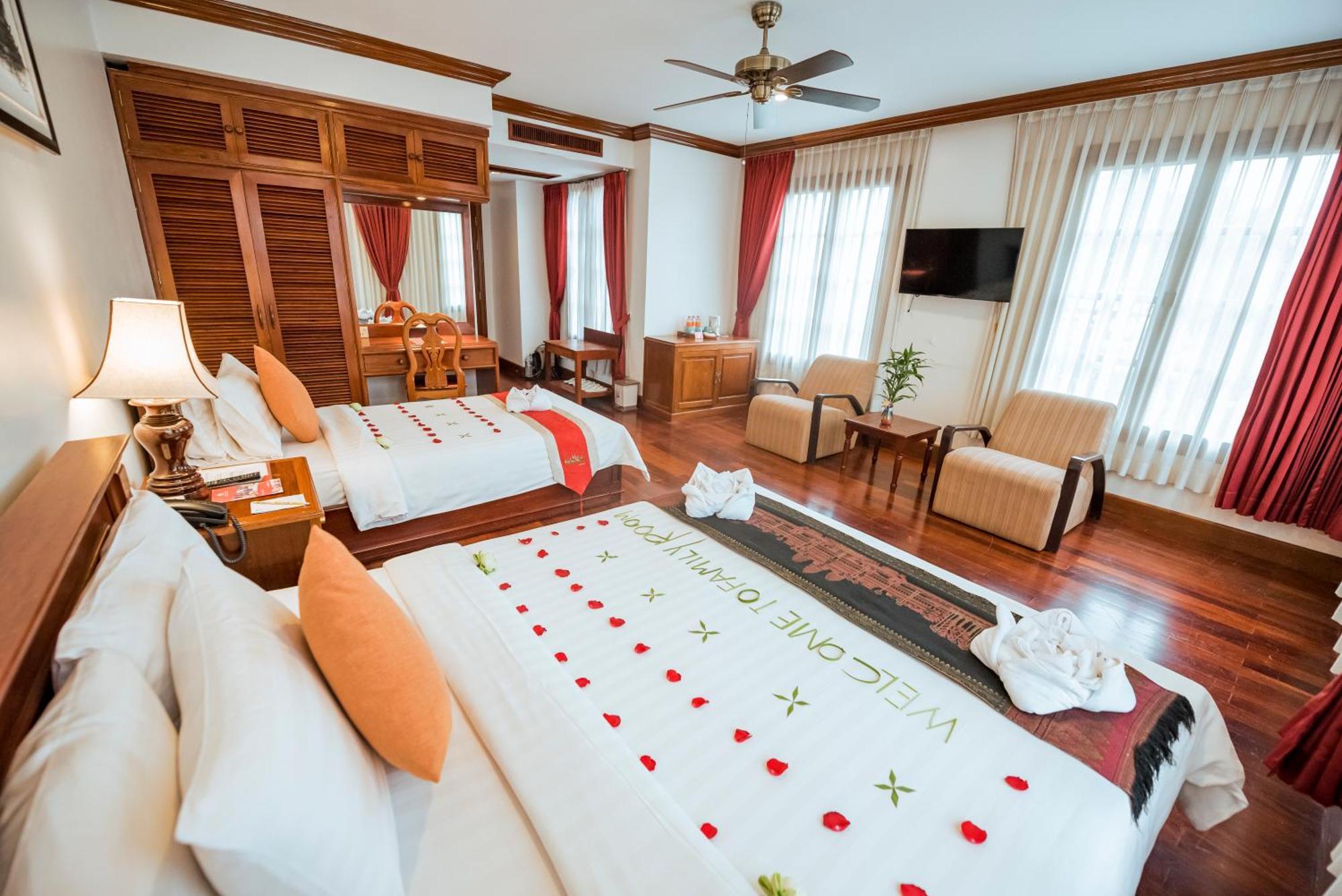 The Suite By Royal Crown Hotel Сием Реап Екстериор снимка