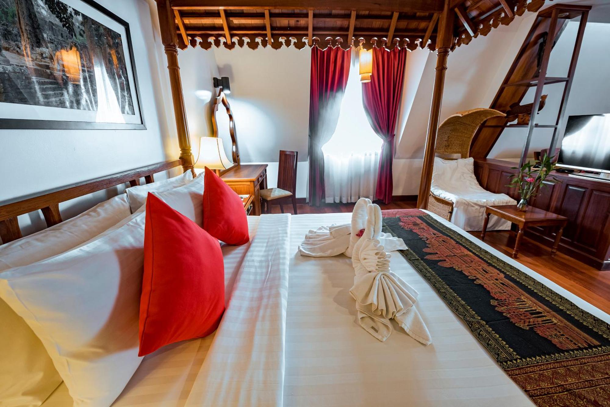 The Suite By Royal Crown Hotel Сием Реап Екстериор снимка