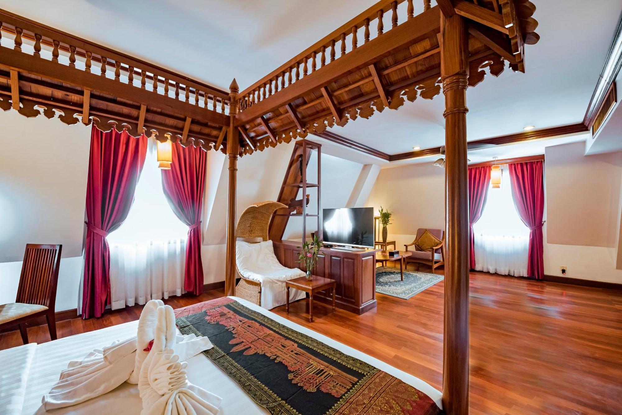 The Suite By Royal Crown Hotel Сием Реап Екстериор снимка